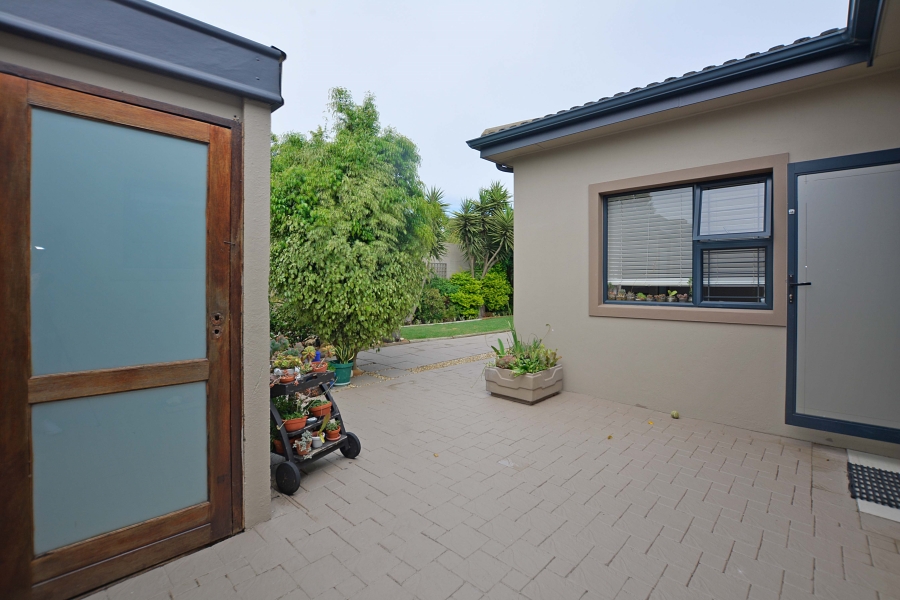 5 Bedroom Property for Sale in Flamingo Vlei Western Cape